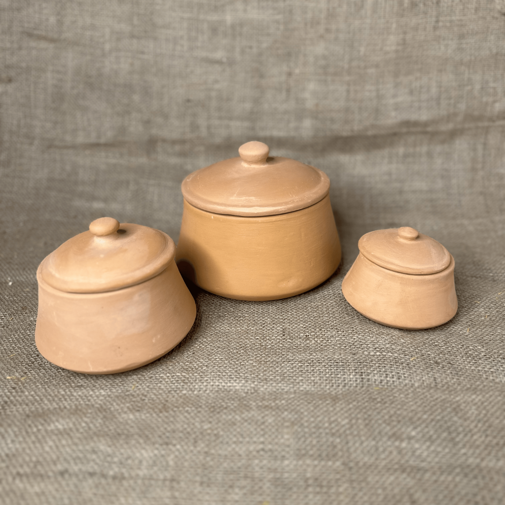 Terracotta curd setter/Clay curd pot