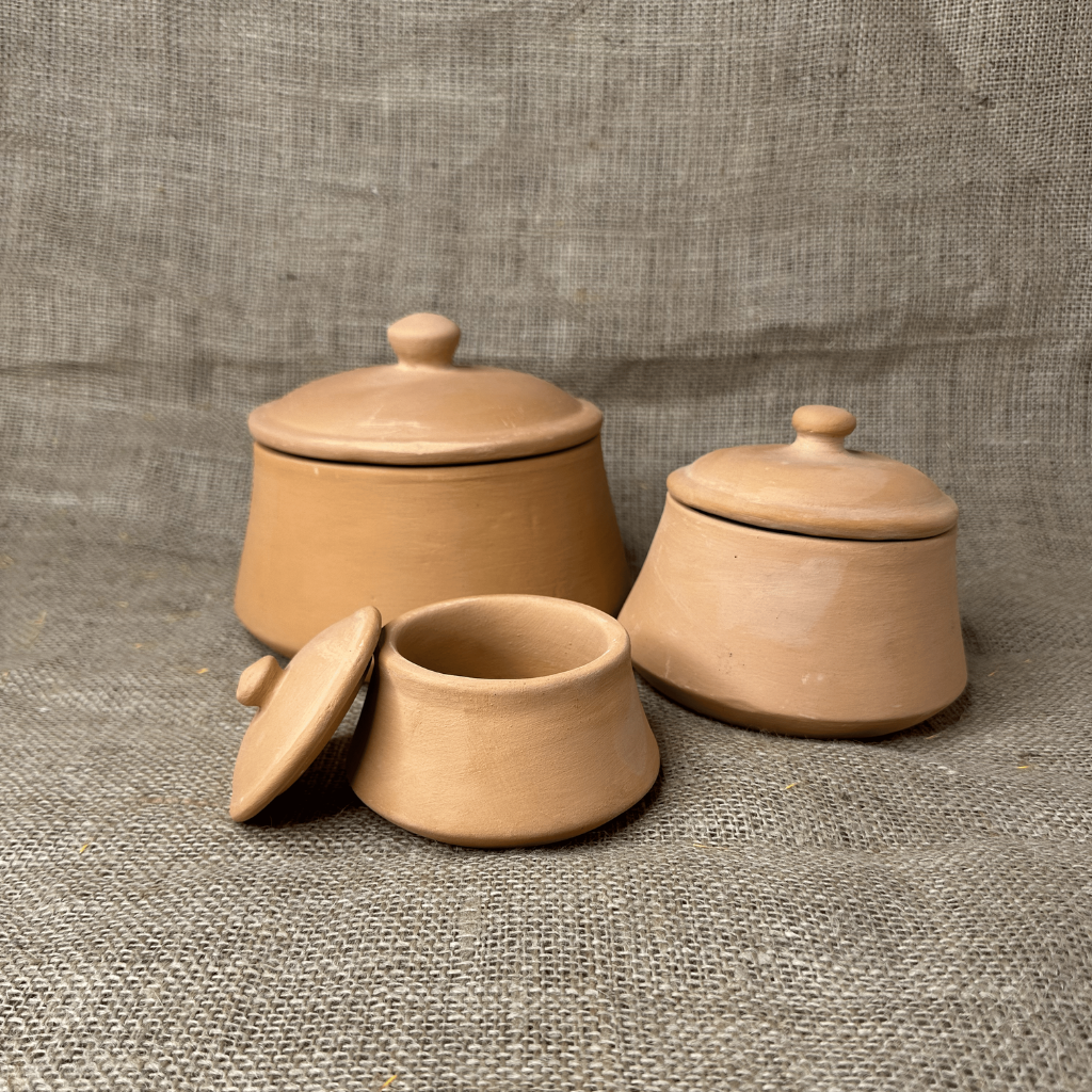 Terracotta curd setter/Clay curd pot